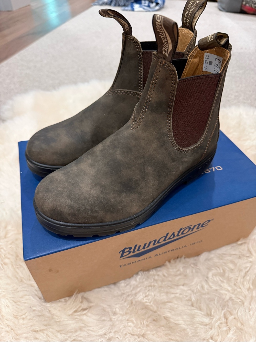 Blundstone 585 Chelsea boot rustic brown women’s 8 BNIB